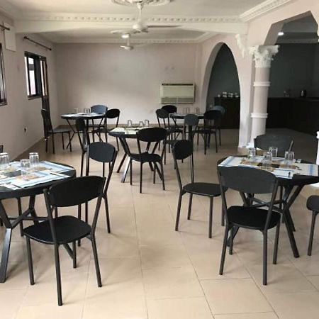 First Choice Hotel Accra Ngoại thất bức ảnh